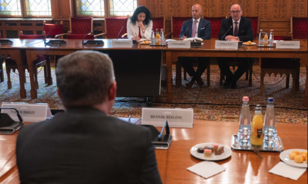Bislimi takohet në Budapest me Nemeth, flasin për objektivat e Kosovës për integrim