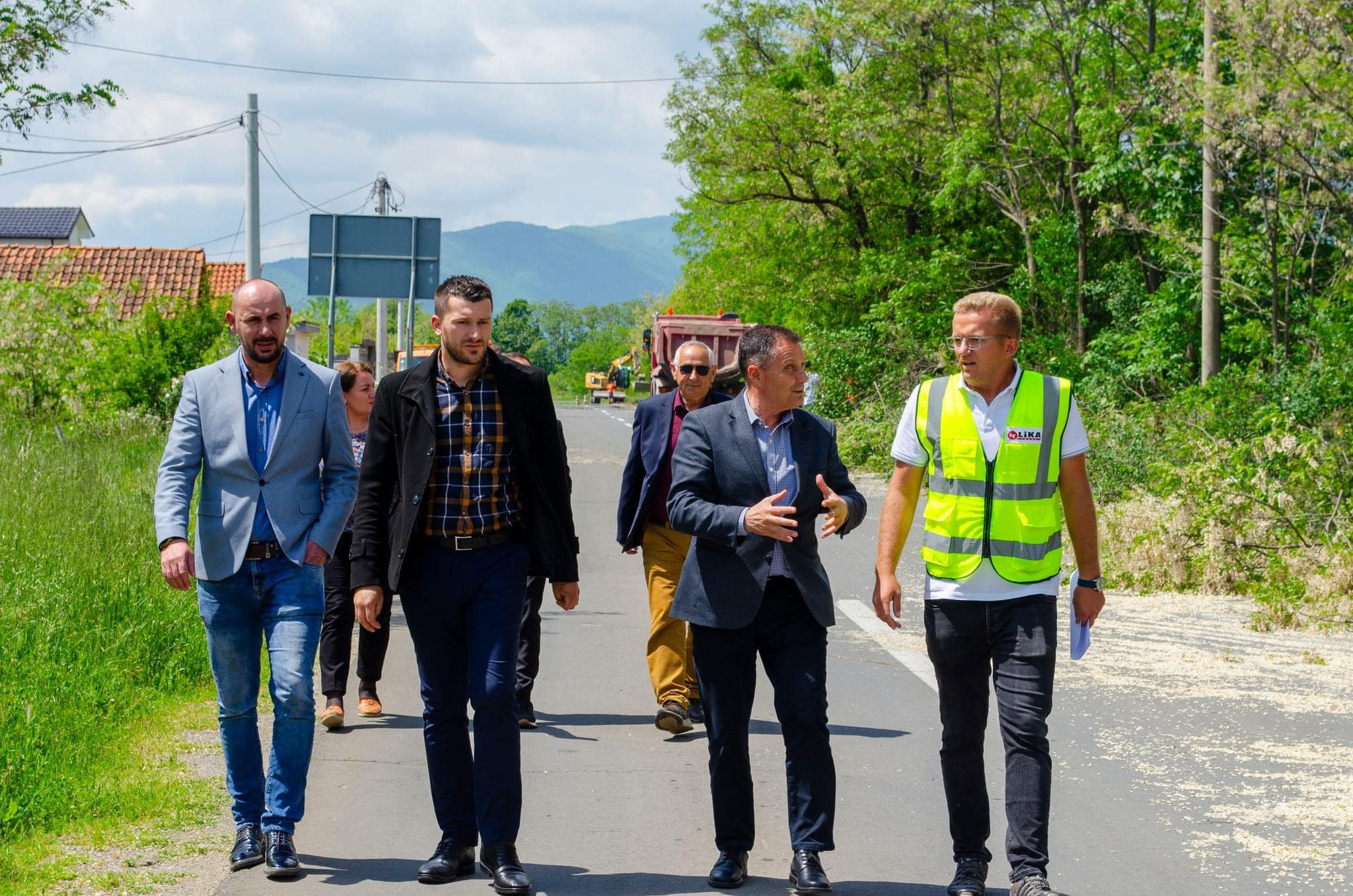 fillojne-punimet-per-asfaltimin-e-rruges-junik-rastavic