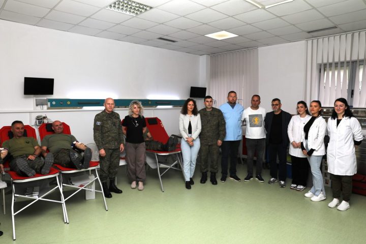 Pjesëtarët e FSK së marrin pjesë në aktivitetin humanitar të dhurimit të gjakut