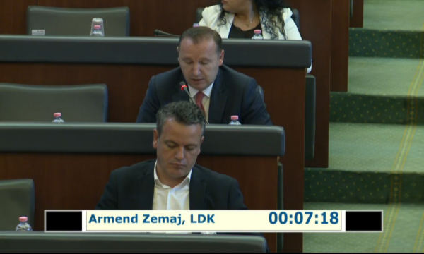 armend-zemaj-vetevendosjes-ne-kuvend:-pronto,-pronto,-tap-darka