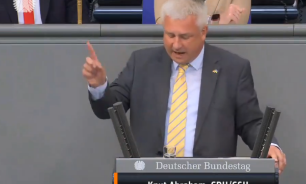deputeti-gjerman-me-fjalim-te-zjarrte-ne-bundestag:-merrni-vendim,-pranojneni-kosoven-ne-kie