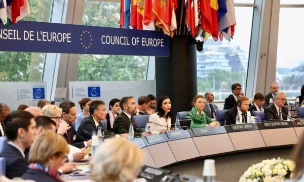 Çfarë u diskutua sot në Strasburg në Ministerialin që do të duhej ta bënte Kosovën pjesë të KIE