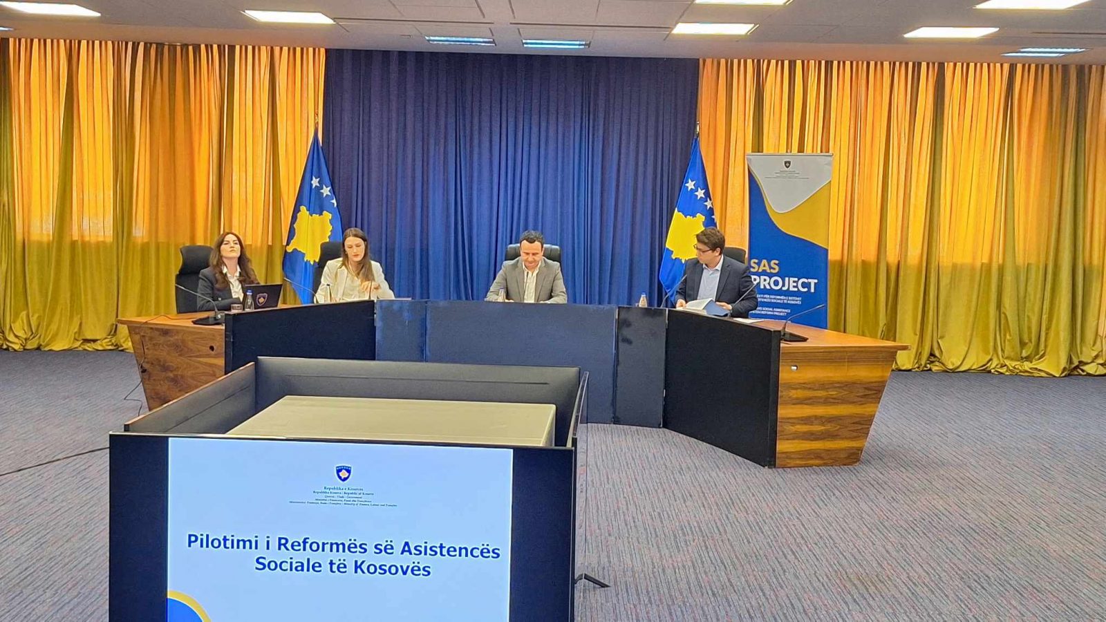 kurti-per-skemen-sociale:-heq-diskriminimin-dhe-familjet-e-varfera-mbeshteten-nga-qeveria