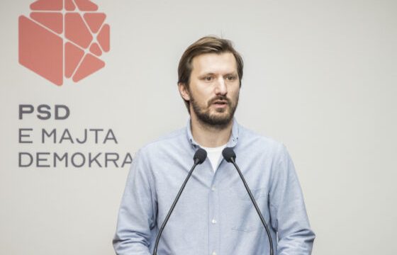 nushi-i-psd-se:-kurti-ka-kapitulluar