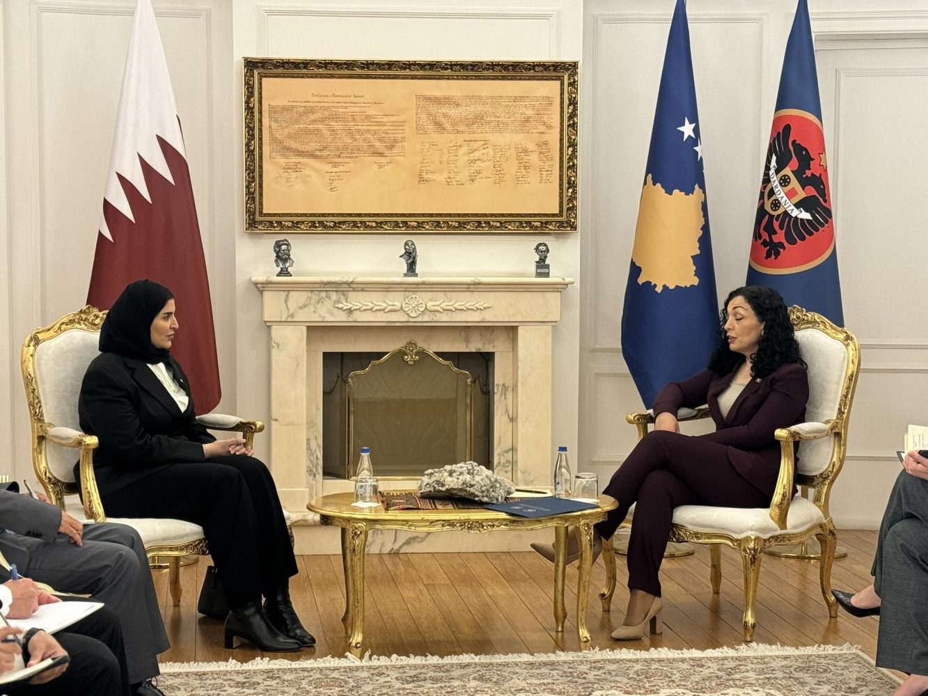 ministrja-e-katarit-per-zhvillim-social-dhe-familje-takohet-me-osmanin