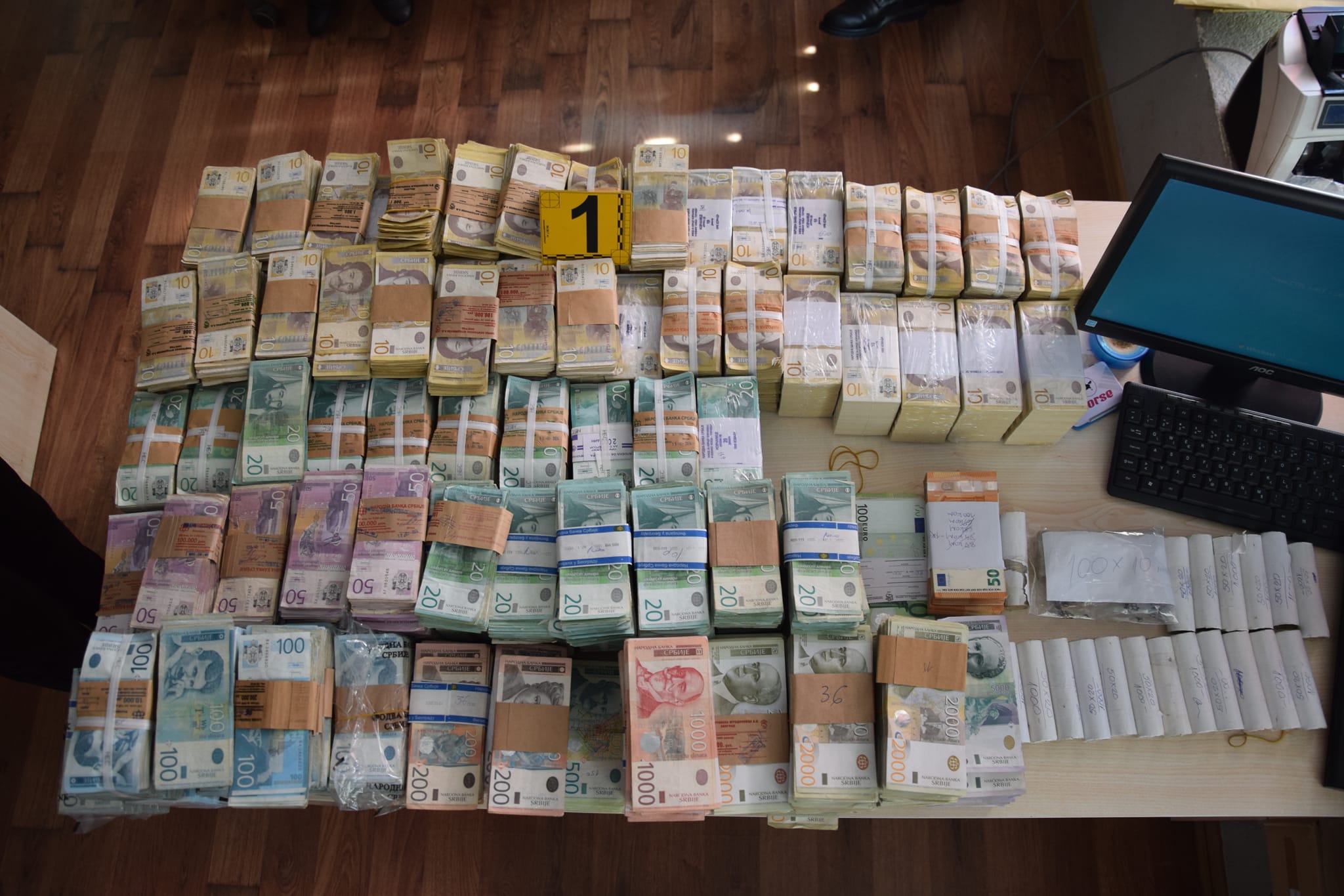 aksioni-i-policise-ne-veri,-u-konfiskuan-rreth-75-milione-dinare,-1.6-milion-euro,-dollare-e-franga