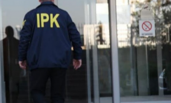 IPK rekomandon suspendimin e tre punonjësve të policisë, njëri dyshohet për “Zbulim të fshehtësisë zyrtare”, dy për “Sulm”