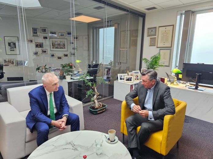 Meta takohet me Pahorin: Përkushtimi i tij për normalizimin e marrëdhënieve Kosovë – Serbi është i sinqertë