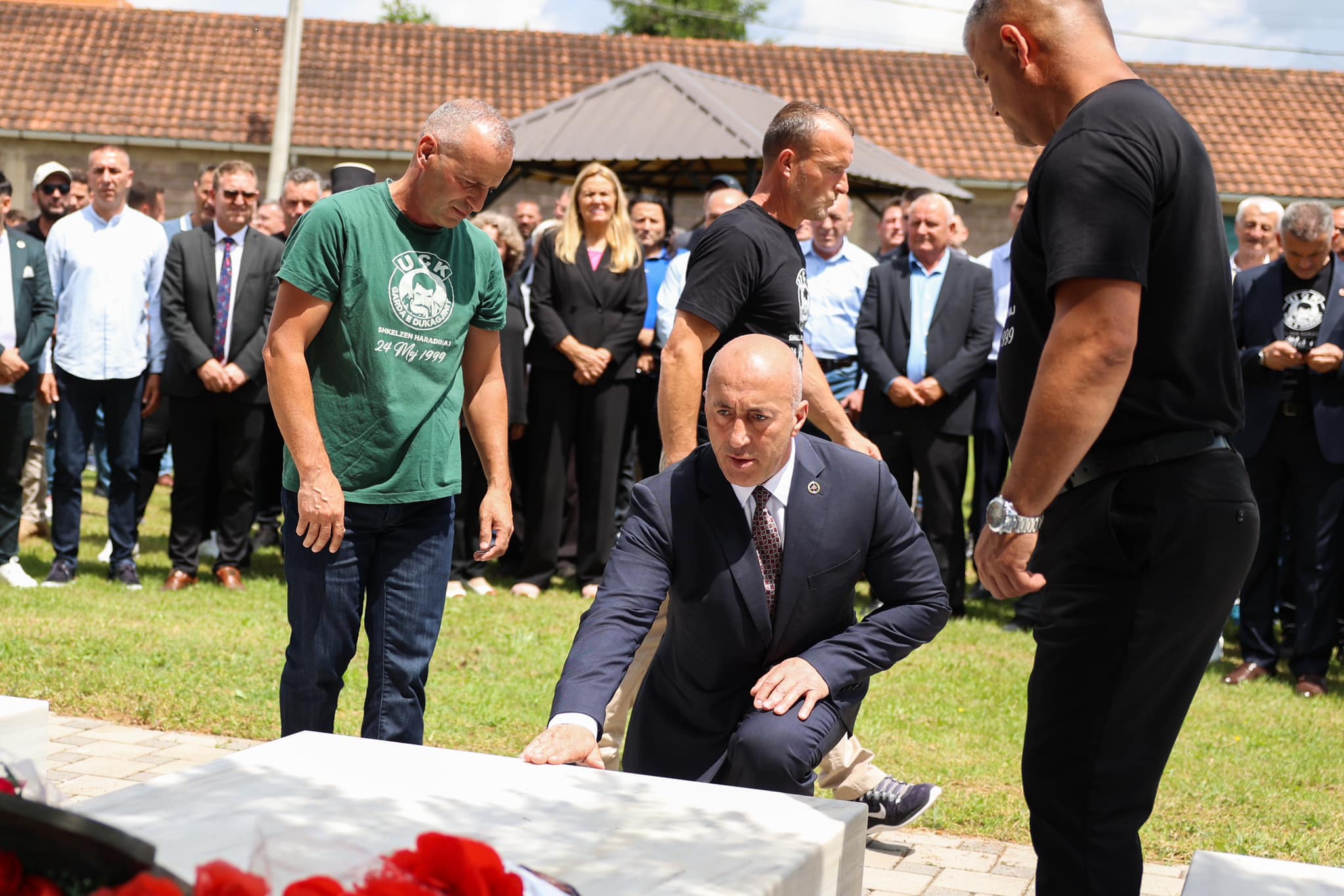 Haradinaj kujton të rënët e Batalionit Gardist “Shkelzen Haradinaj”: Heroizmi i tyre u trashëgoftë
