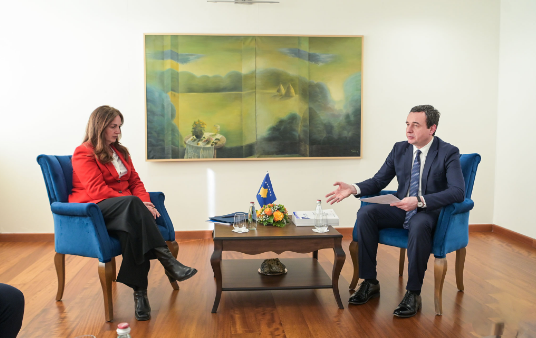 skandaloze/-ministria-e-nagavcit-kerkon-te-angazhohet-me-tender-firme-qe-merret-me-mediat-qe-“atakojne-institucionet”