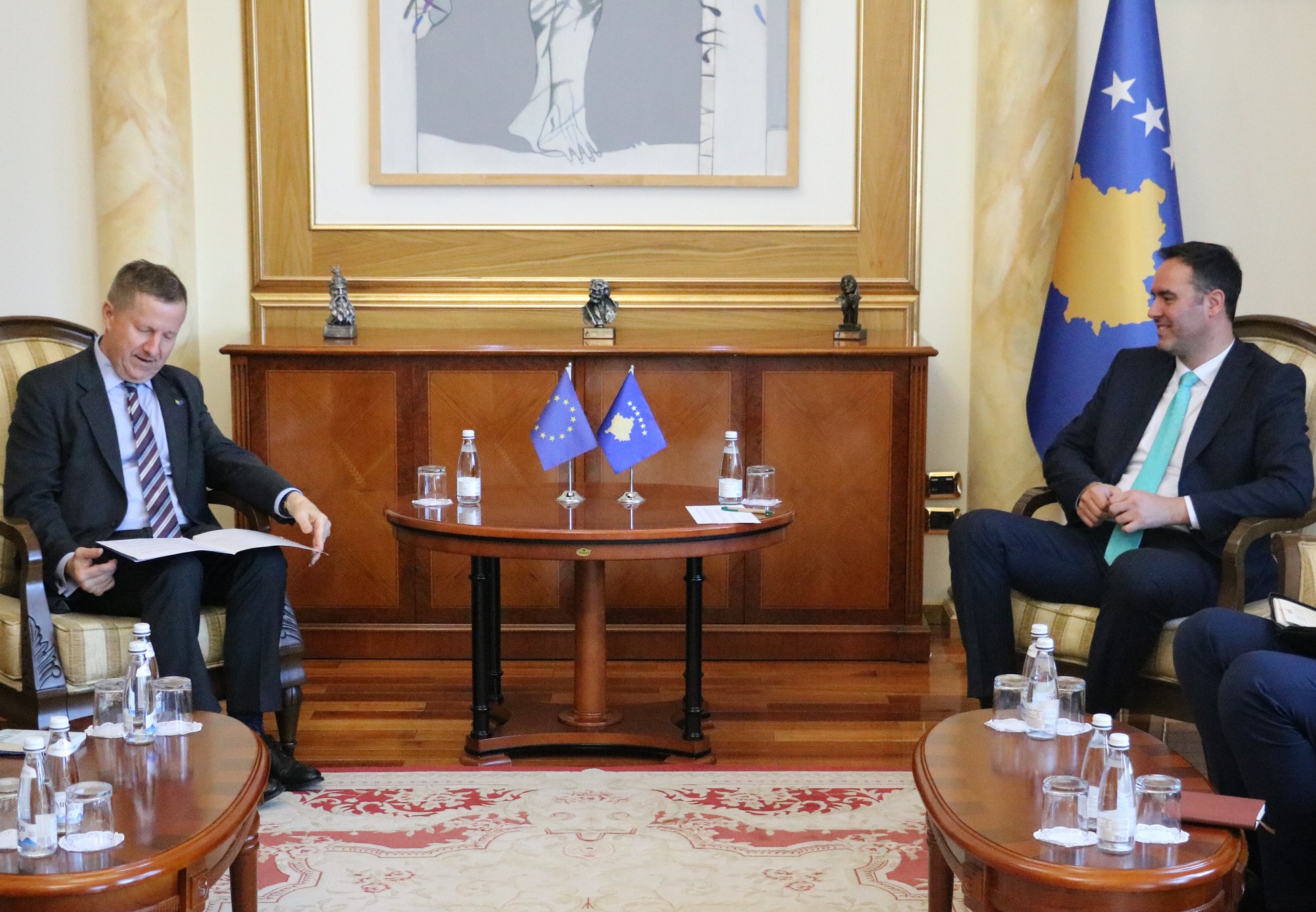 konjufca-priti-ne-takim-ambasadorin-e-be-se,-szunyog-–-biseduan-per-bashkepunimin-mes-kosoves-dhe-be-se