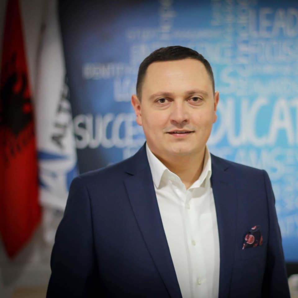 Kandidati për kryetar të Bujanocit: Albin Kurti po i përkrahë hajnat e Luginës, i keqpërdorën 2 milionë € të Kosovës