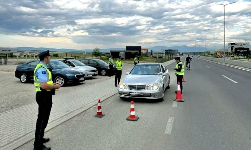Konfiskohen 112 patentë shoferë në rajonin e Gjakovës