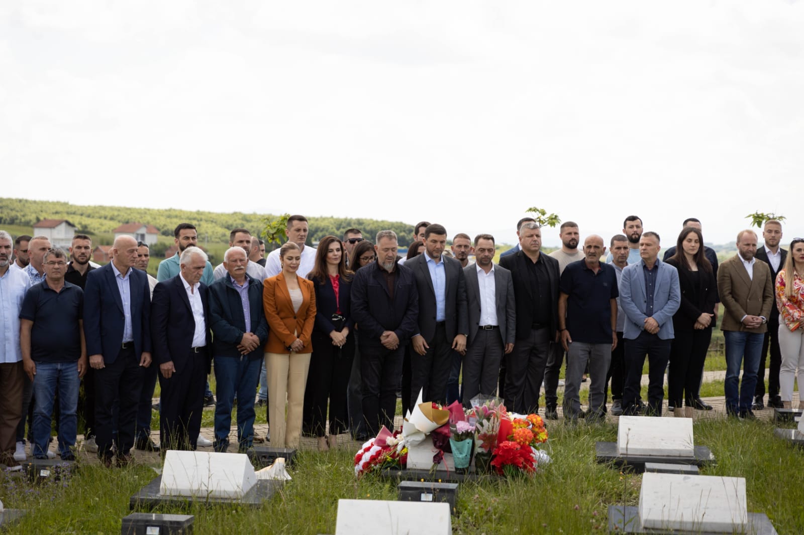 Krasniqi bën homazhe për nder të 25 vjetorit të rënies së Rasim Kiçinës e Ragip Halilajt