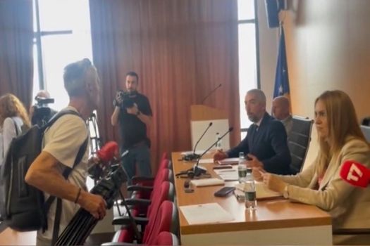 agk-reagon-pasi-kuvendi-komunal-i-mitrovices-se-veriut-nuk-i-lejoi-mediat-te-percjellin-seancen