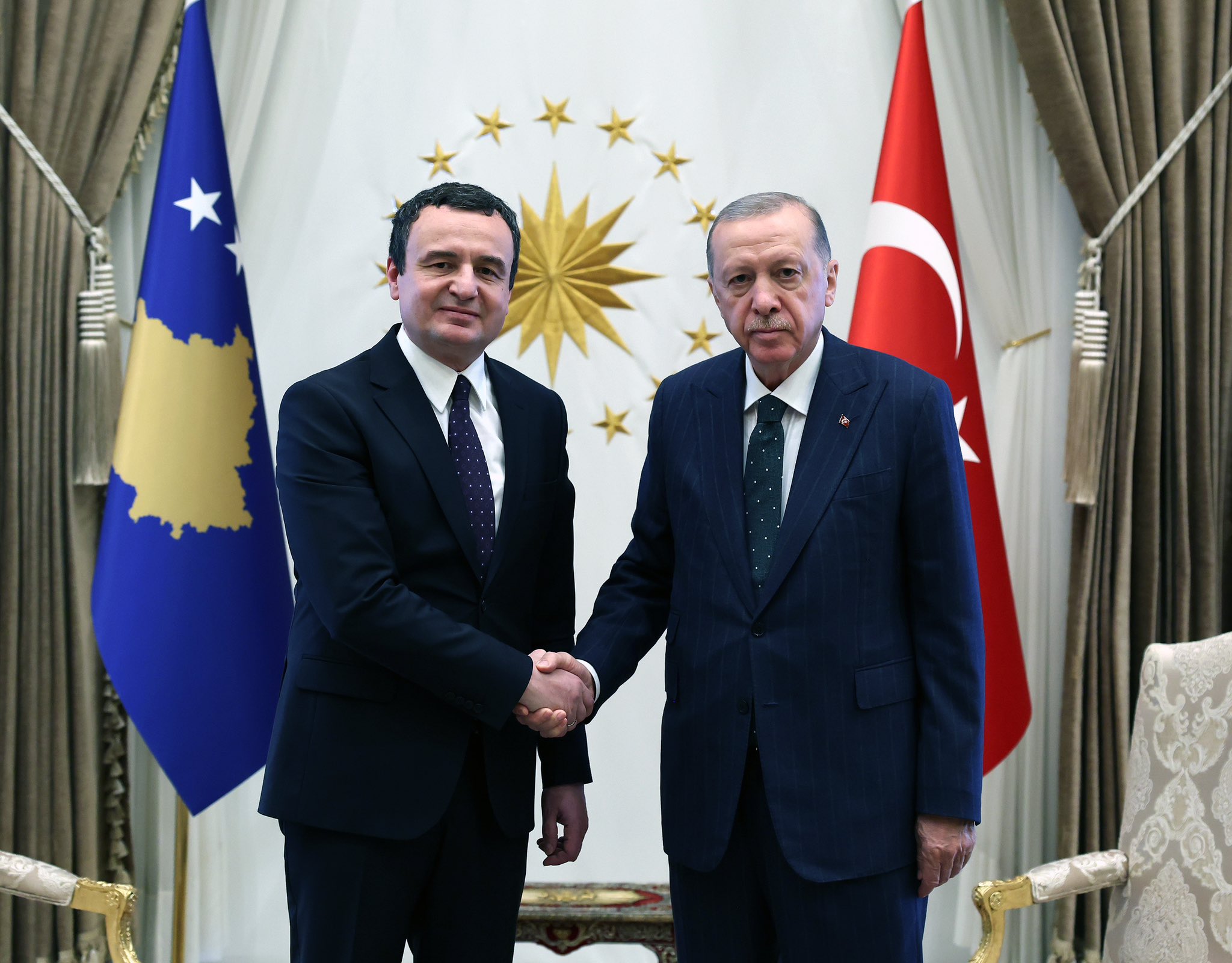 erdogan,-kurtit:-zbutja-e-tensioneve-kosove-serbi,-zhvillim-pozitiv-–-por-nevojitet-perparim-i-prekshem