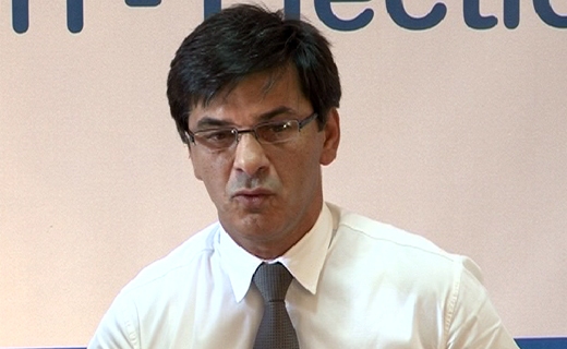 kryeziu:-gatishmeria-e-pushtetit-per-zgjedhjet-e-parakohshme-eshte-tregues-i-percarjeve-brenda-shumices