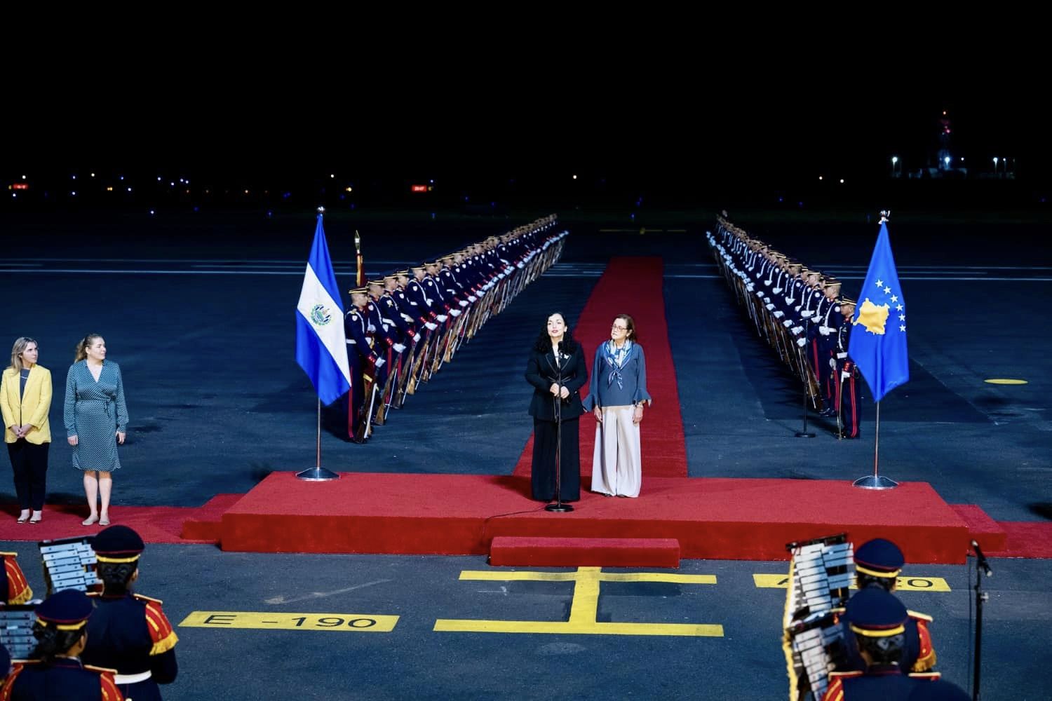 u-prit-me-ceremoni-ushtarake,-osmani-falenderon-shtetin-e-el-salvador-per-mikpritjen