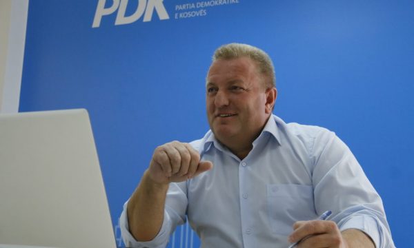 Deputeti i PDK-së ia kërkon dorëheqjen presidentes Vjosa Osmani