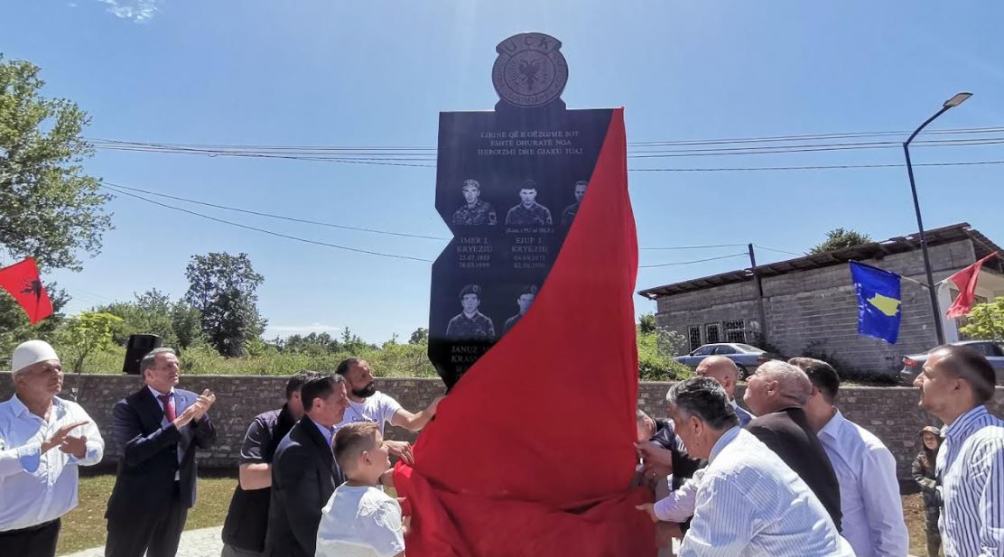 ne-pagarushe-zbulohet-lapidari-per-deshmoret-dhe-te-renet-e-fshatit