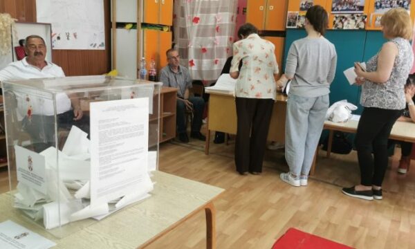 Deri në 12:00 votuan 13.5% e qytetarëve në Bujanoc, në Preshevë 10.5%