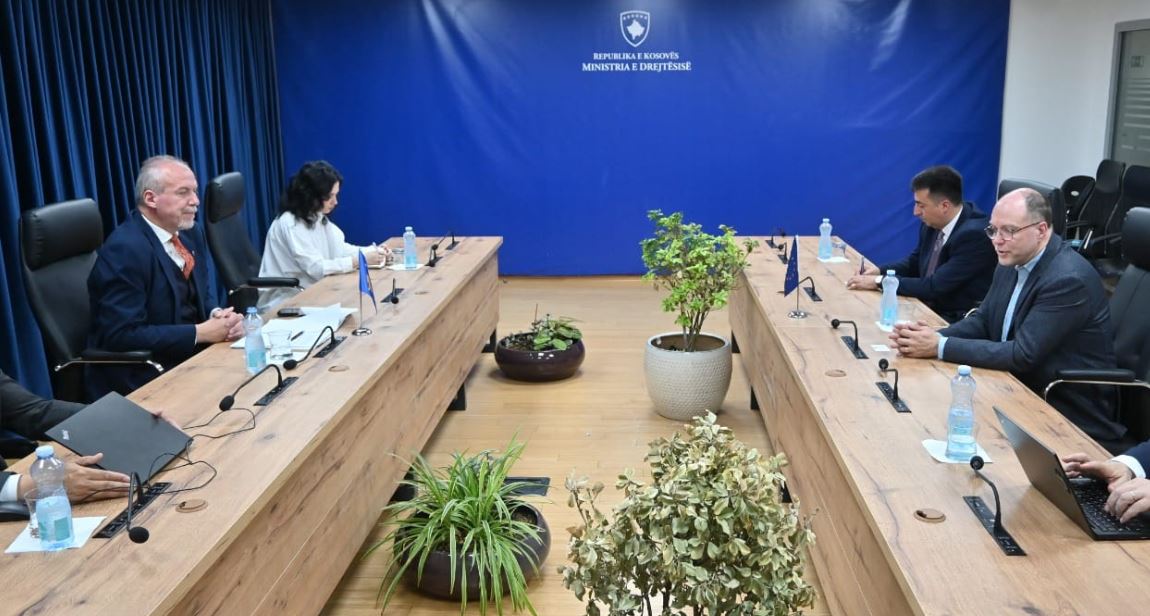 qorrolli-takohet-me-perfaqesuesin-e-larte-te-bankes-boterore,-diskutohet-sondazhi-per-sektorin-e-drejtesise
