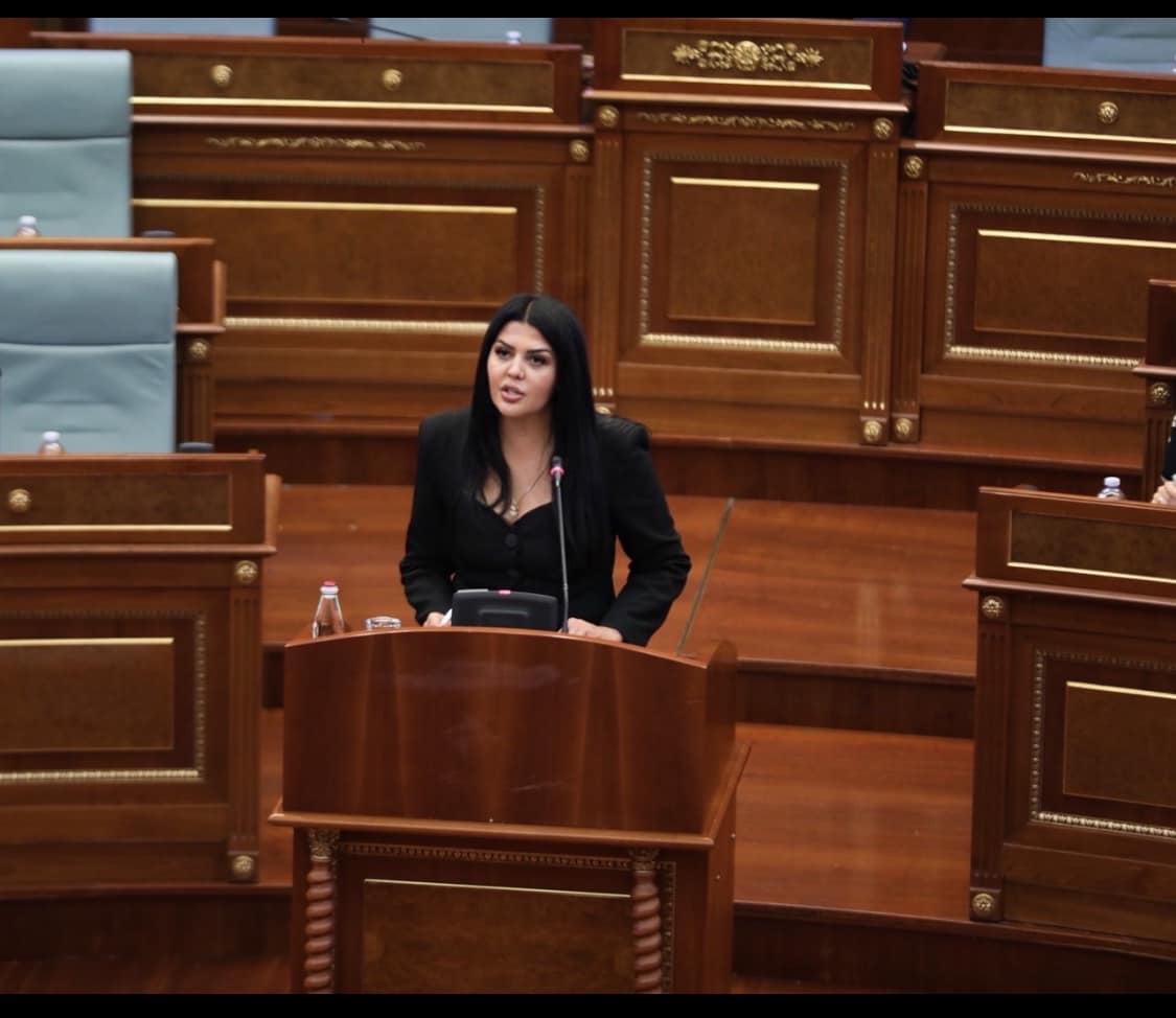 publikimi-i-bisedes-mes-kusarit-dhe-radoiciqit,-krasniqi:-doreheqje.-jeni-turpi-i-ketij-vendi!