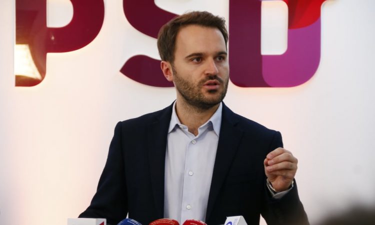 krasniqi,-manxhukes:-zotni,-dil-tregona-pse-e-late-me-ike-maleve-radoiciqin?
