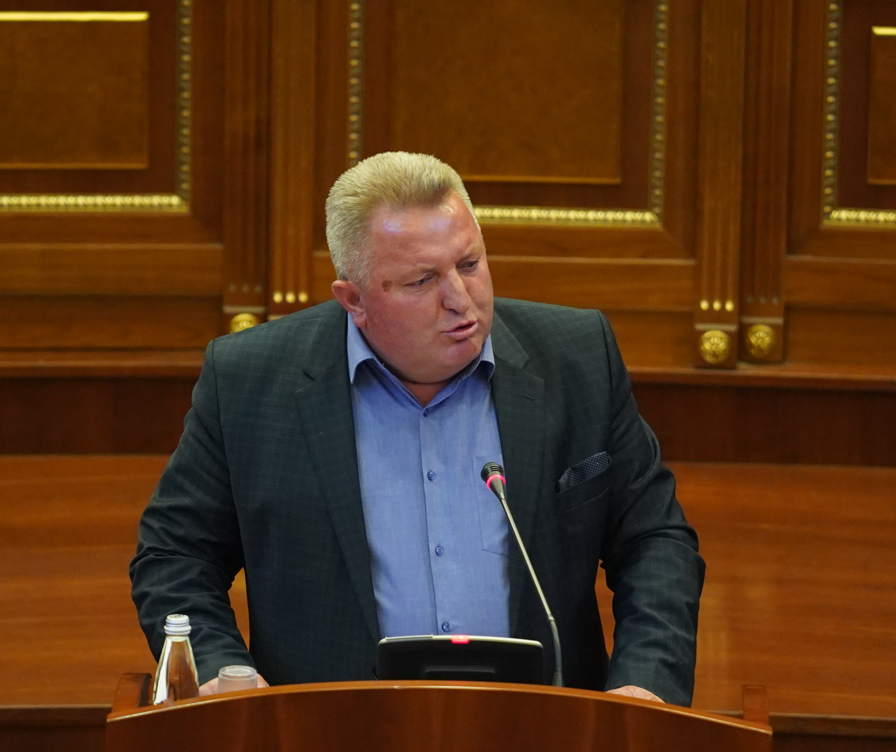 berisha-i-mllefosur-me-pushtetin:-as-cubrillovqi-me-plan-s’ka-largu-ma-shume-njerez-prej-kosoves