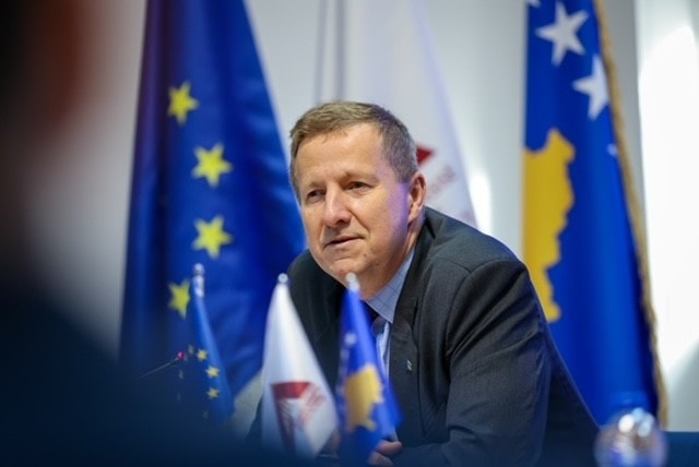 szunyog-uron-caka-nimanin:-gjykata-kushtetuese-eshte-nje-gardian-i-pazevendesueshem-i-kushtetutshmerise-se-kosoves