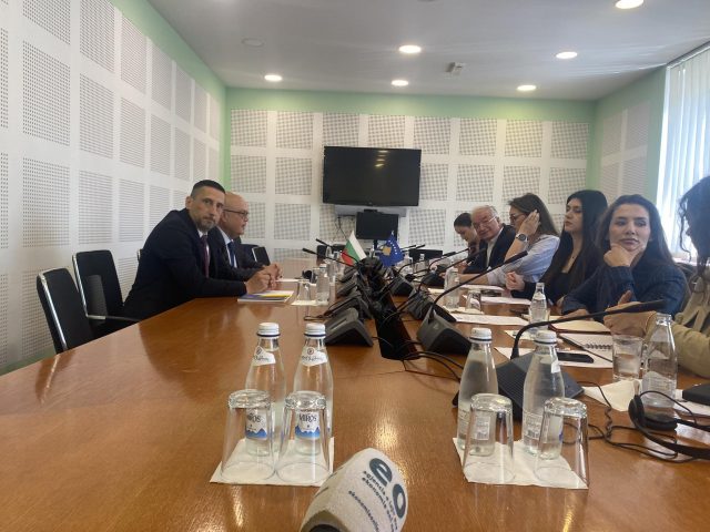 komisioni-per-pune-te-jashtme-pret-ne-takim-ambasadorin-e-bullgarise-ne-kosove