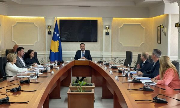 mblidhet-kryesia-e-kuvendit,-ne-rend-dite-caktimi-i-seances-solemne-per-tony-blairin