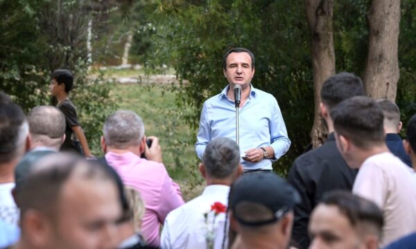 kurti-diaspores-shqiptare:-votoni-partite-socialdemokrate,-e-mbrojne-evropen-nga-kercenimi-i-se-djathtes-ekstreme