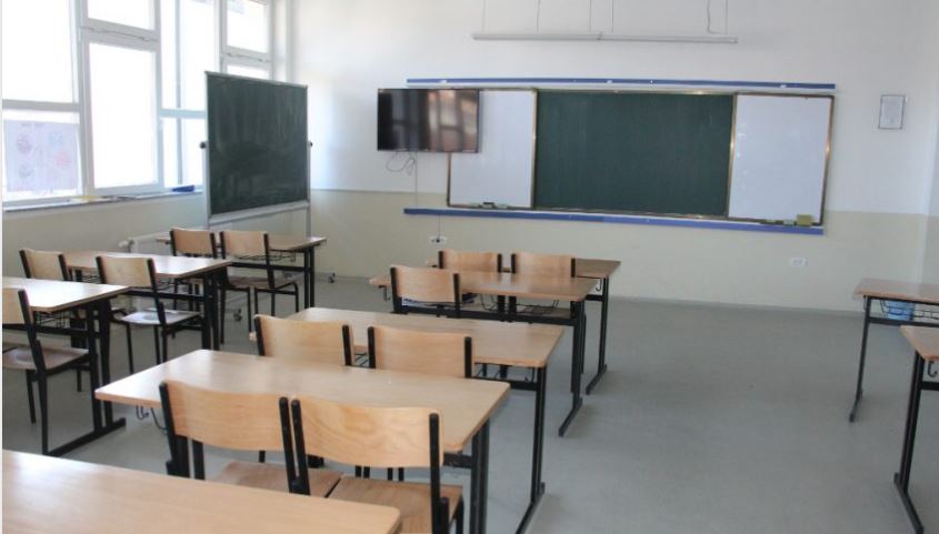 mesimdhenesit-i-marrin-parate-nga-kontrata-kolektive,-komunat-demtohen-deri-ne-70-milione-euro