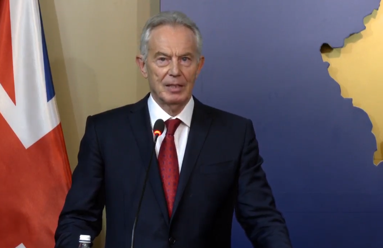 Blair: E dija para 25 vitesh që ishte gjëja e duhur për ta bërë, duhet t’u rrimë krah njerëzve të Kosovës