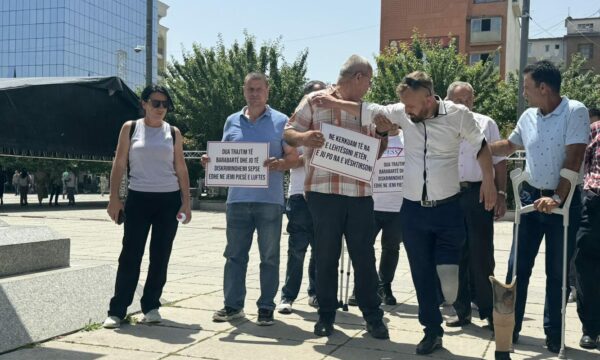 te-plagosurit-civil-nga-minat-kerkojne-perkrahje-nga-kurti,-thone-se-nuk-e-mbajti-premtimin-qe-ua-dha