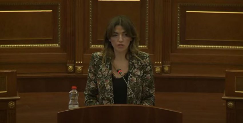 ministrja-haxhiu:-tony-blair-vendosi-themelin-e-nje-miqesie-te-pathyer