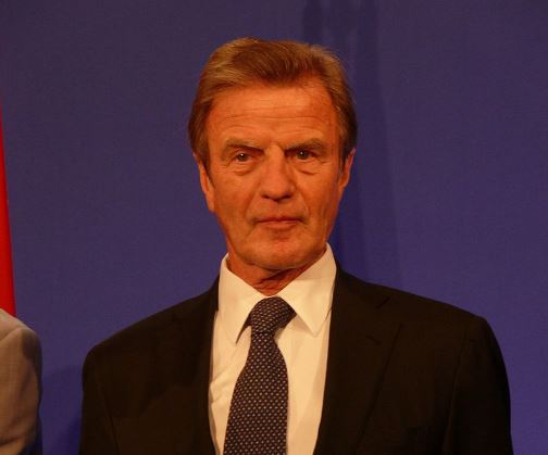 Anulohet vizita e Kouchnerit në Kosovë