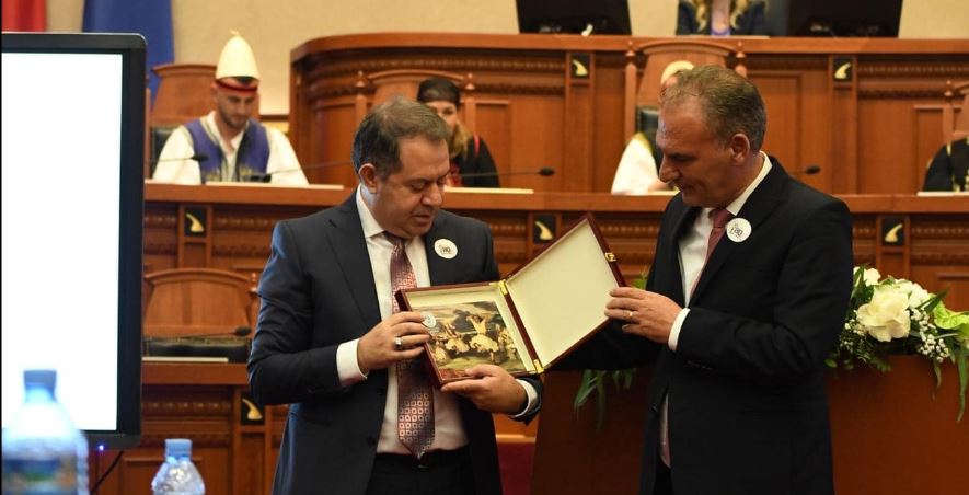 limaj-merr-mirenjohje-ne-parlamentin-e-shqiperise-per-kontributin-e-dhene-per-lirine-e-kosoves