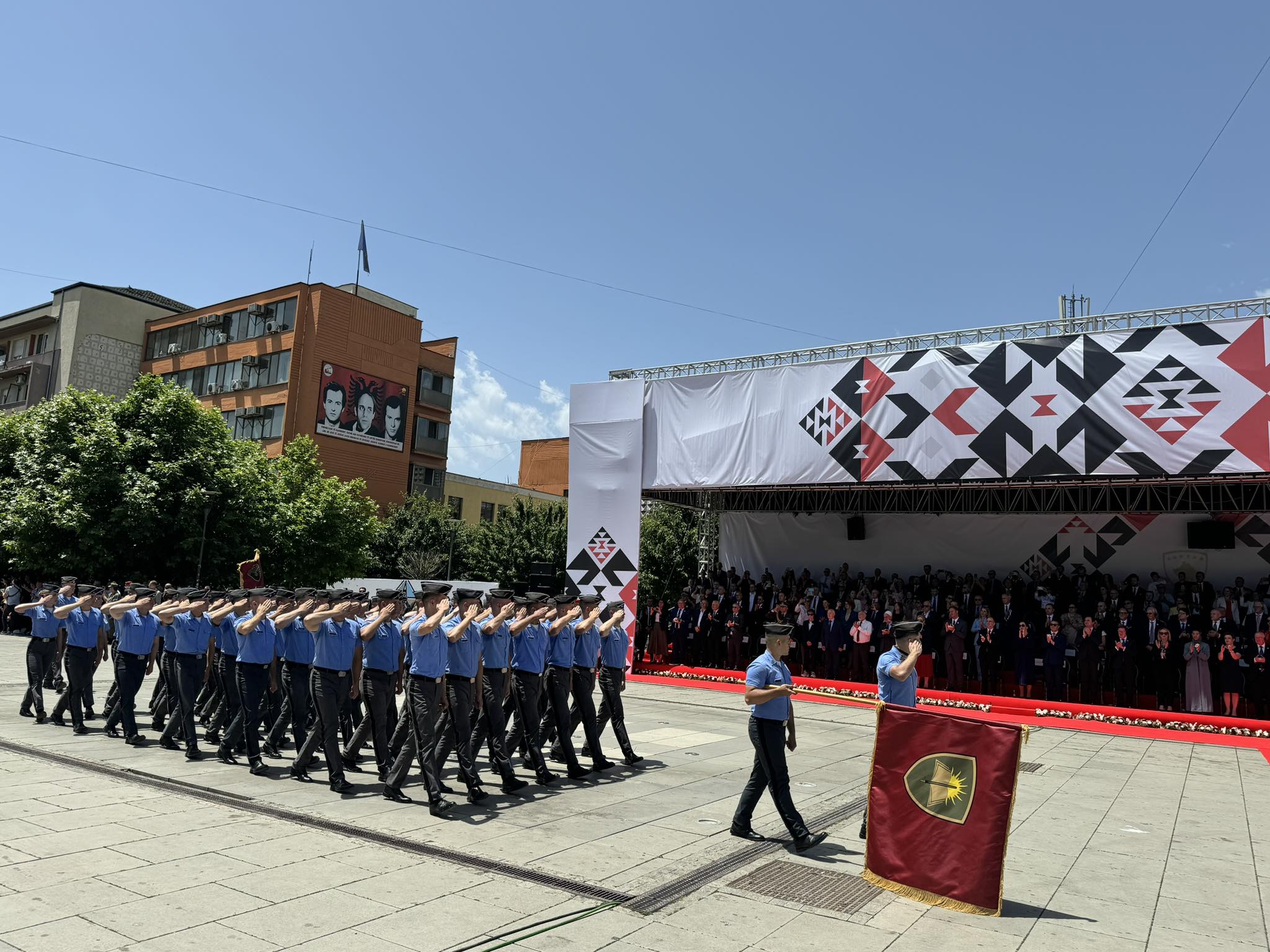 parakalimi-i-fsk-se-dhe-policise-se-kosoves-per-nder-te-25-vjetorit-te-clirimit-nepermjet-fotografive