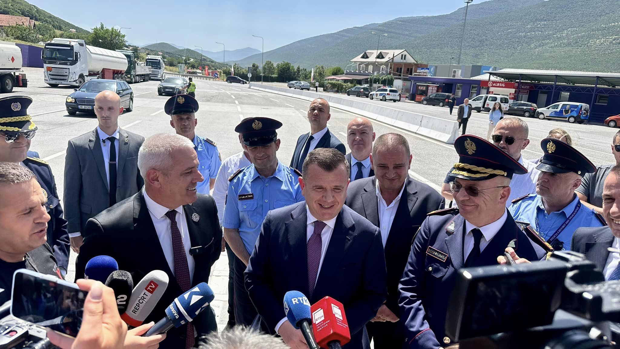 Sveçla e Balla vizitojnë pikën kufitare në Vërmicë: 25-vjetorin e çlirimit e shënojmë pa kufij me Shqipërinë
