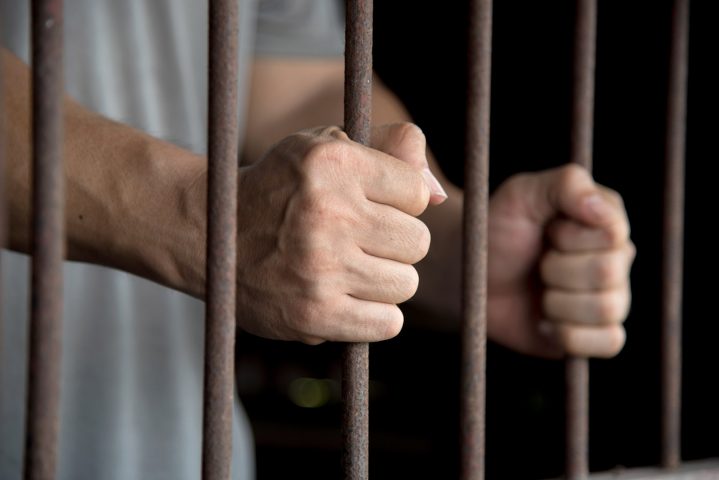 Vdes një i burgosur në Qendrën e Paraburgimit në Prishtinë