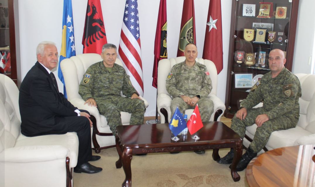 Komandanti i Forcave Tokësore pret në takim kryetarin e Komitetit Përfaqësues të Turqisë
