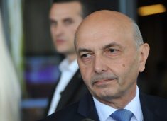 mustafa:-25-vjetori-i-clirimit-u-shfrytezua-nga-disa-per-ta-denigruar-figuren-e-rugoves,-per-te-nuk-folen-ata-qe-duhej-te-flisnin