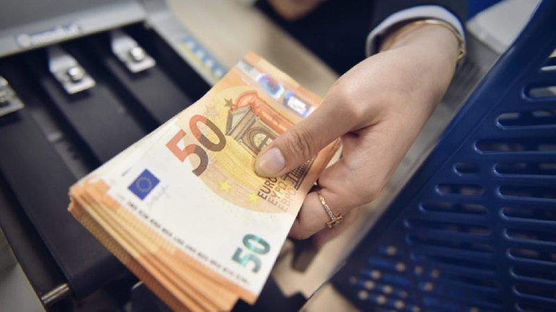 Bankat thyejnë rekord/ 58 milionë € fitim të pastër për 4 muaj