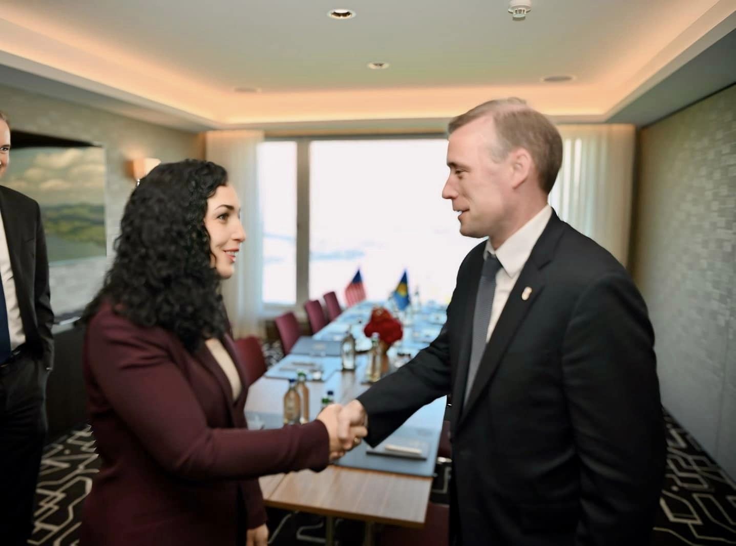 Osmani takon këshilltarin për siguri të presidentit Biden, flasin për rritjen e bashkëpunimit mes Kosovës dhe SHBA-së