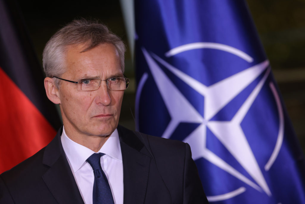 Shefi i NATO-s kërkon kosto për Kinën për shkak të mbështetjes së Rusisë