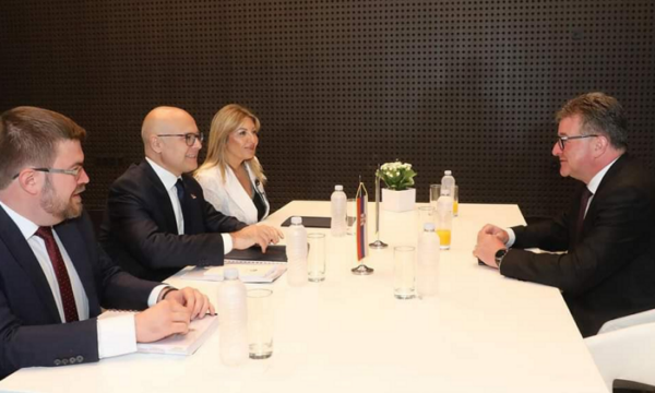 Lajçak për takimin në Athinë me Kryeministrin e Serbisë: E informova për zhvillimet aktuale në dialog