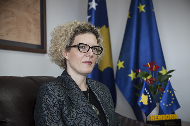 Nënkryetarja e PDK-së: Masat duhet hequr, nuk ka çfarë të diskutohet më shumë – Qeveria Kurti e sjelli Kosovën në këtë pikë