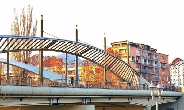Serbët e shqiptarët bashkë, mbështesin hapjen e urës së Ibrit